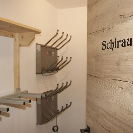 Haus Jedeler アパート *