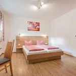 Haus Jedeler Апартаменты Нойштифт-им-Штубайталь